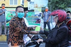 Sadar Kesehatan, LTM NU Bagi-Bagi Masker Bersama BNI Syariah