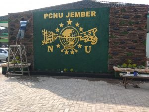 Lukisan Logo NU Menghiasi Dinding Kantor PCNU Jember