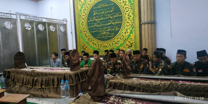 Ziarah ke Makam Ulama, Tabarruk Sekaligus Penguatan Spiritual Ziarah ke Makam Ulama, Tabarruk Sekaligus Penguatan Spiritual