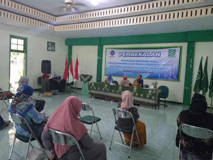 Pelatihan Pembuatan kue pastry dan desert oleh Pimpinan Cabang Fatayat NU Jember Pelatihan Pembuatan kue pastry dan desert oleh Pimpinan Cabang Fatayat NU Jember