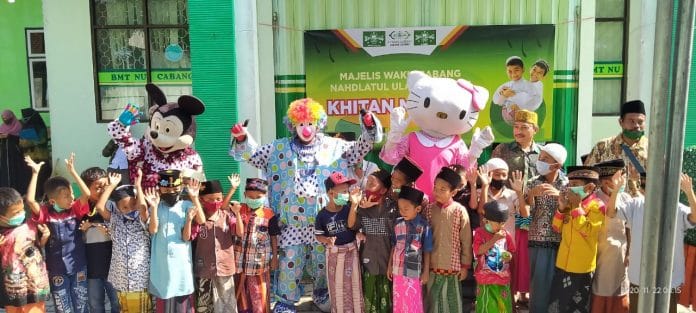 Puluhan Anak-anak Ikuti Khitanan Gratis Puluhan Anak-anak Ikuti Khitanan Gratis