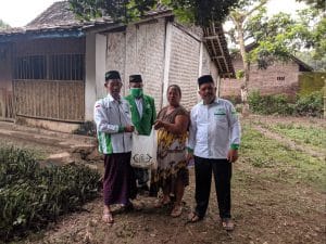 Lazisnu Rambipuji Berikan Bantuan Sembako Kepada Dhuafa