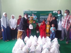 Salurkan 300 Paket Sembako ke Anak Yatim, Lansia, dan Dhuafa