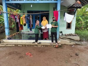IPNU-IPPNU Kalisat dan LazisNU Salurkan Bantuan untuk Korban Banjir Semboro