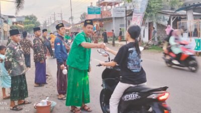 Raih Keberkahan Ramadhan, PAC GP Ansor Sumberbaru Bagikan Ratusan Takjil kepada Masyarakat