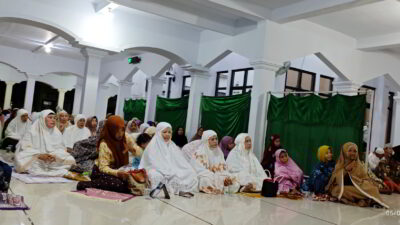 (Foto Mochammad Zaka Ardiansyah. Peserta Peringatan Maulid Nabi Muhammad 2025 di Masjid Baitul Iman Perumahan Bumi Mangli Permai, Jumat, 5 September 2025.)