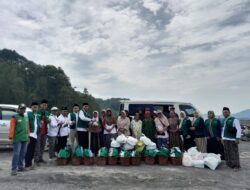 LAZISNU MWCNU Ambulu Salurkan Donasi untuk Korban Erupsi Semeru di Candipuro