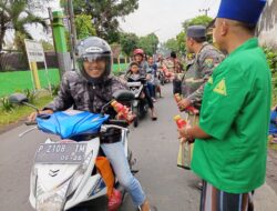 Ansor Mayang Sapa Pengguna Jalan dengan Aksi Berbagi Takjil